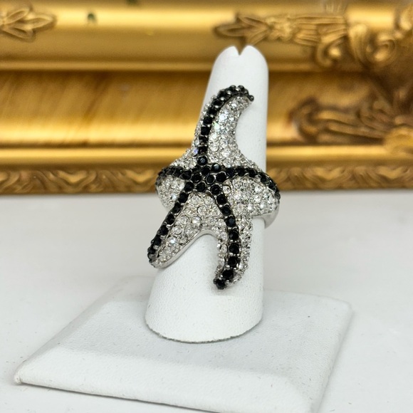 Black & Silver Rhinestone Starfish Ring - Bold Ocean-Inspired Statement Jewelry - Picture 5 of 5